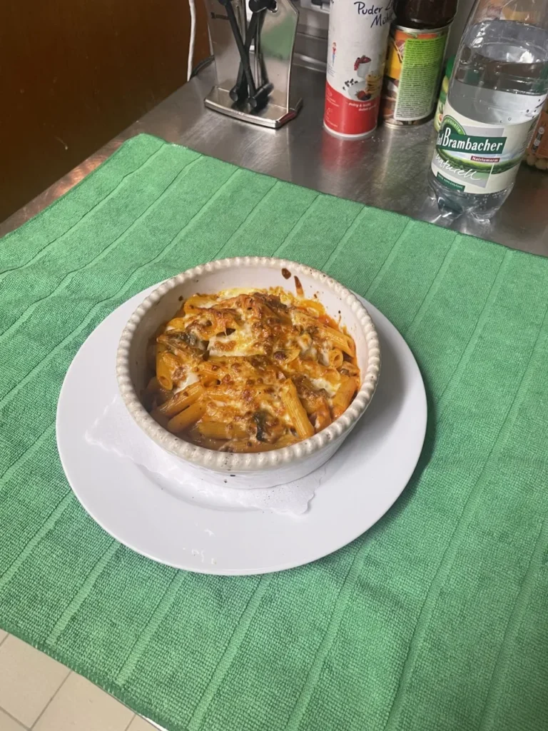 Pennette al Forno: Pennette mit Schinken – Ristorante Rosi & Dani in Puschendorf