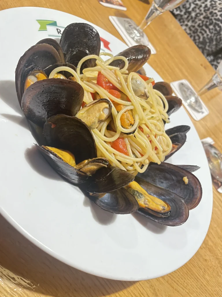 Spaghetti al Pescatore: Spaghetti mit frischen Meeresfrüchten – Ristorante Rosi & Dani in Puschendorf
