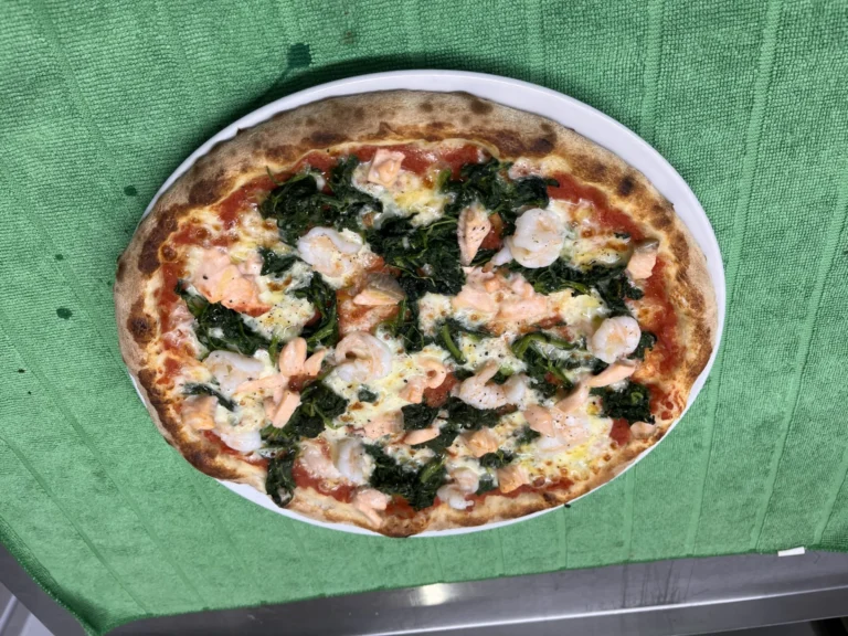 Pizza Poppey: Frischer Lachs – Ristorante Rosi & Dani in Puschendorf